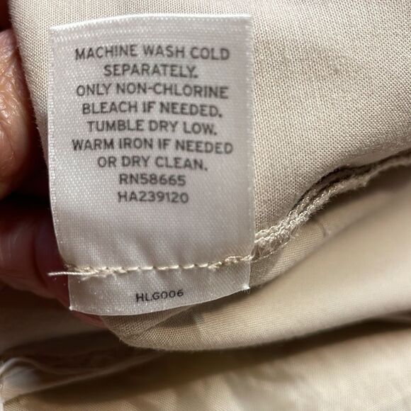 Halogen Taylor fit woman’s khaki capris ankle cropped. Size 4. - Picture 10 of 10